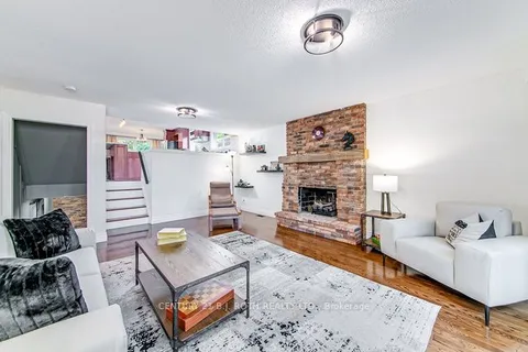 16 Peacock Lane, Barrie, ON L4N 3R5