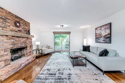 16 Peacock Lane, Barrie, ON L4N 3R5