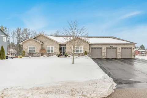 1962 Elana Dr, Severn, ON L3V 0C2