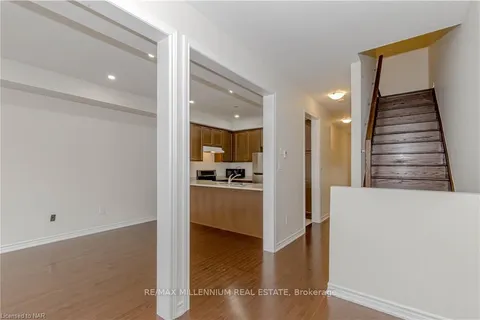 463 MAPLETON Ave, Barrie, ON L4M 0K6