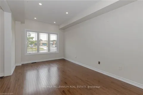 463 MAPLETON Ave, Barrie, ON L4M 0K6