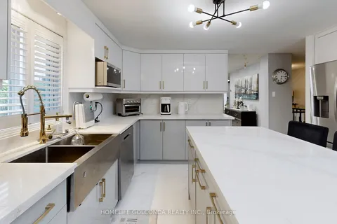 133 Hanmer St, Barrie, ON L4N 7T3