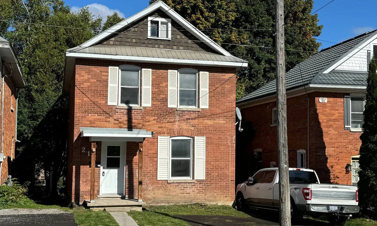 212 Laclie St, Orillia, ON L3V 4N6