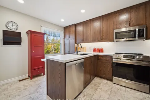 4 Rosemarie Dr, Oro-Medonte, ON L0L 1T0
