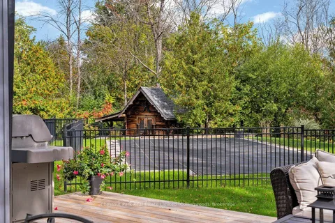 11 Woodview Dr, Clearview, ON L9Y 3Y9