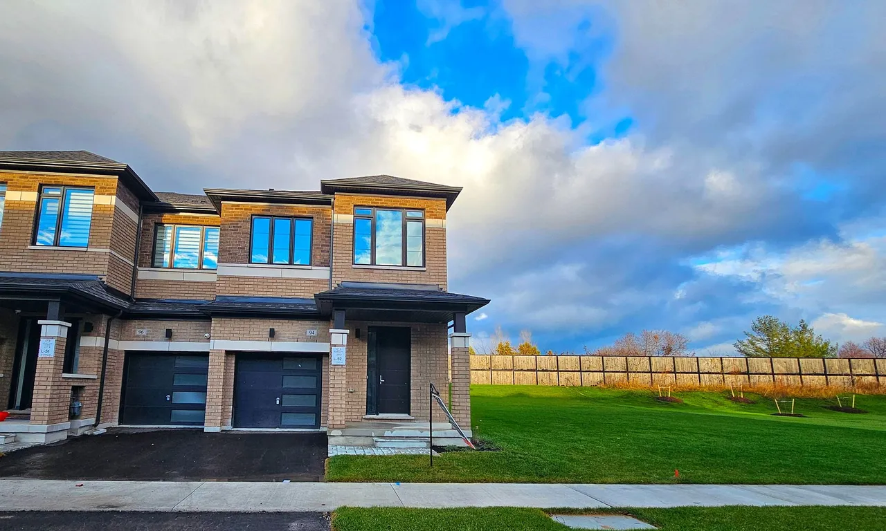 94 Turnberry Lane, Barrie, ON L4N 6K7
