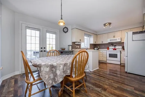 22 GRACE Cres, Barrie, ON L4N 9S8