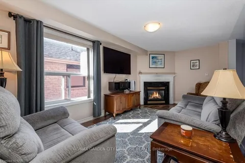 22 GRACE Cres, Barrie, ON L4N 9S8