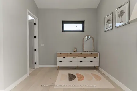 236 Cox Mill Rd, Barrie, ON L4N 4G5