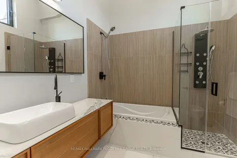 236 Cox Mill Rd, Barrie, ON L4N 4G5