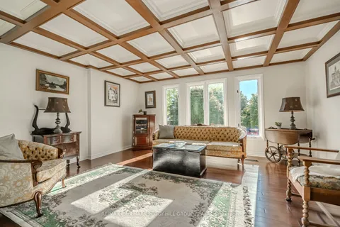 12 Moore Pl, Barrie, ON L4N 6N6