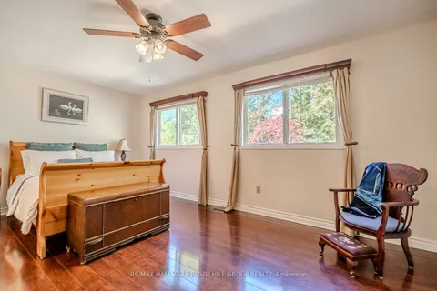 12 Moore Pl, Barrie, ON L4N 6N6