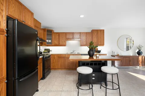 12 Chamberlain St, Collingwood, ON L9Y 0E3