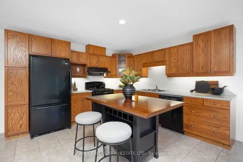 12 Chamberlain St, Collingwood, ON L9Y 0E3