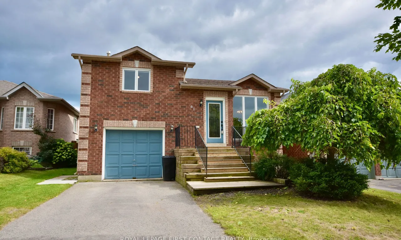 61 Holly Meadow Rd, Barrie, ON L4N 0E3