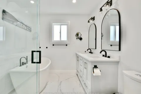 61 Holly Meadow Rd, Barrie, ON L4N 0E3