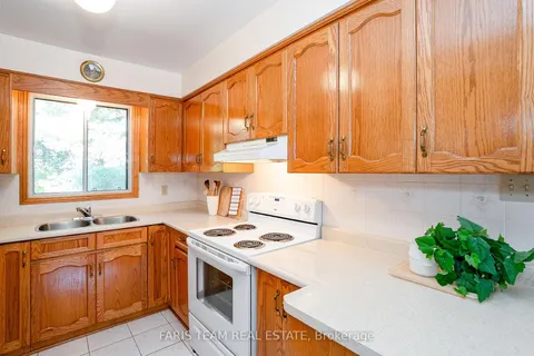 84 Wendake Rd, Tiny, ON L0L 2T0