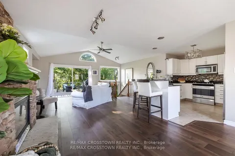 38 Crompton Dr, Barrie, ON L4M 6N1