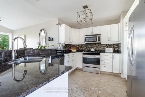 38 Crompton Dr, Barrie, ON L4M 6N1