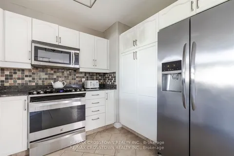 38 Crompton Dr, Barrie, ON L4M 6N1