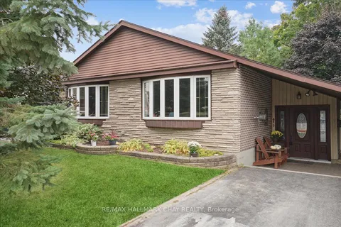 300 Duckworth St, Barrie, ON L4M 3X4