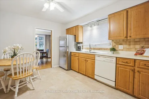 300 Duckworth St, Barrie, ON L4M 3X4