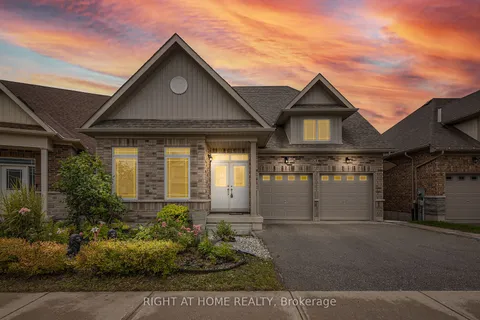 56 Megan Cres, Barrie, ON L4N 6E4