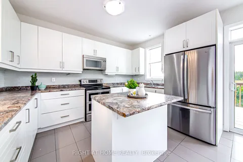56 Megan Cres, Barrie, ON L4N 6E4