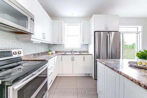 56 Megan Cres, Barrie, ON L4N 6E4