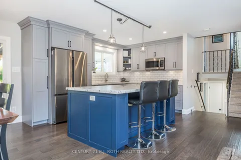 17 Finlay Mill Rd, Springwater, ON L9X 0N7