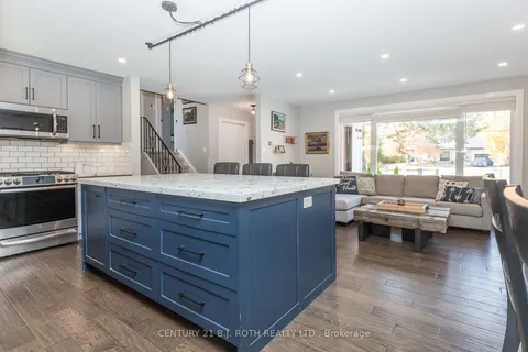 17 Finlay Mill Rd, Springwater, ON L9X 0N7
