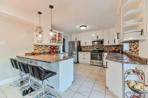 112 Browning Tr, Barrie, ON L4N 6R3