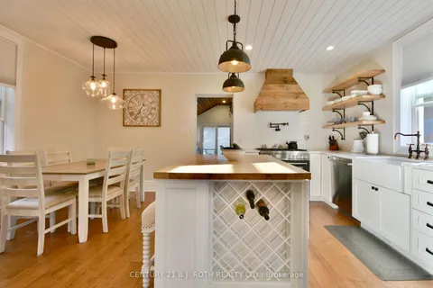 3429 Penetanguishene Rd, Oro-Medonte, ON L4M 4Y8