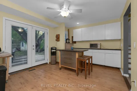 290 Pine Dr, Barrie, ON L4N 4H8