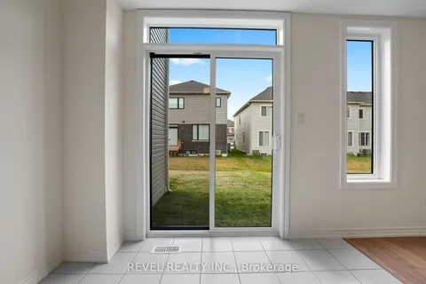 12 Hylton Dr, Barrie, ON L9J 0W5