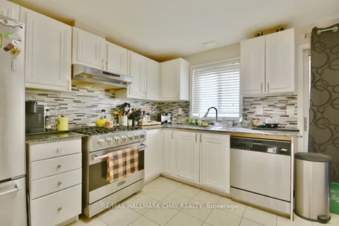 16 Waddington Cres, Barrie, ON L4N 8C8