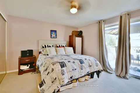 16 Waddington Cres, Barrie, ON L4N 8C8