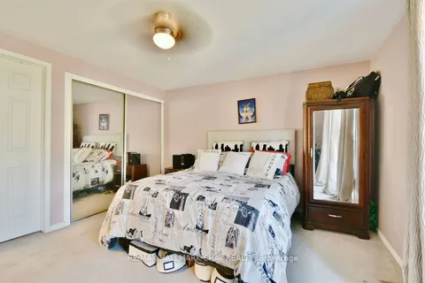 16 Waddington Cres, Barrie, ON L4N 8C8