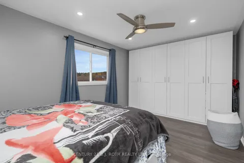 8 Ridwell St, Barrie, ON L4N 0X2