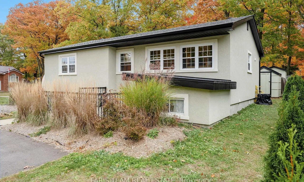 33 Frank St, Wasaga Beach, ON L9Z 1P9