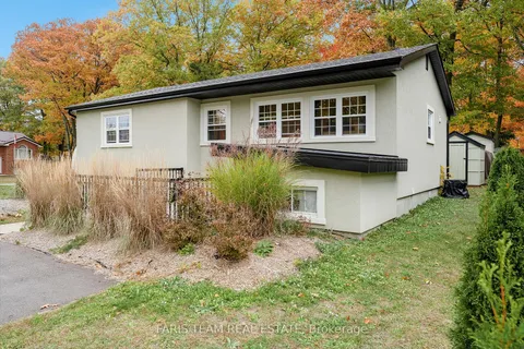 33 Frank St, Wasaga Beach, ON L9Z 1P9