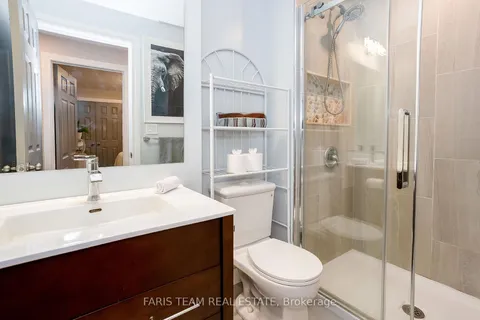 33 Frank St, Wasaga Beach, ON L9Z 1P9