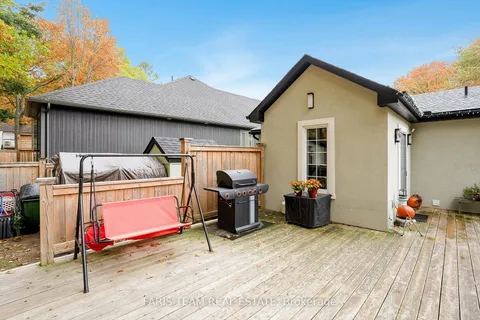 33 Frank St, Wasaga Beach, ON L9Z 1P9