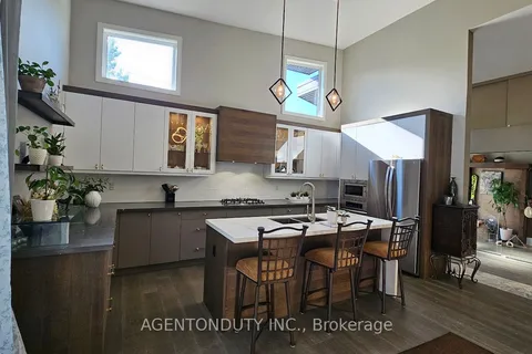 38 Betty Blvd, Wasaga Beach, ON L9Z 2Y4