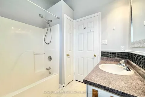 8 Country Lane, Barrie, ON L4N 0E6