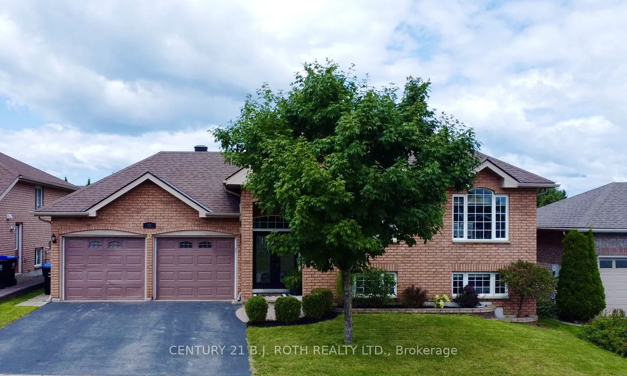 33 Charles St, Penetanguishene, ON L9M 2G7