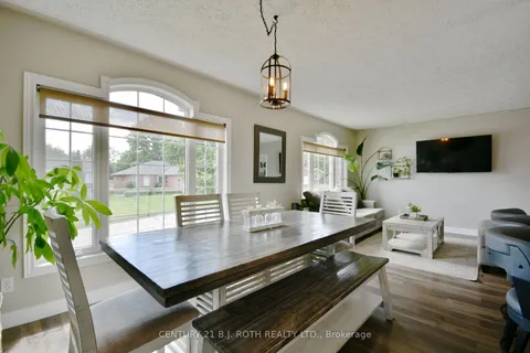 33 Charles St, Penetanguishene, ON L9M 2G7