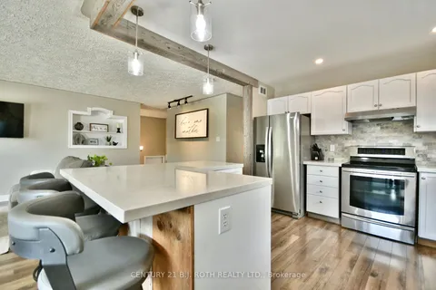 33 Charles St, Penetanguishene, ON L9M 2G7