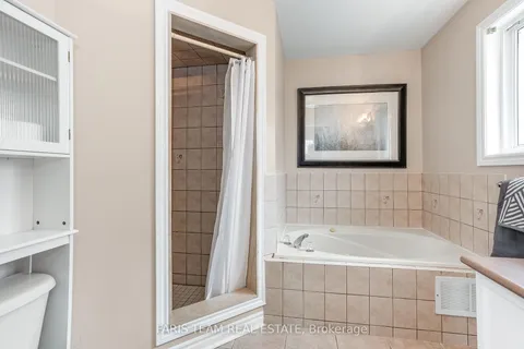 121 Nicholson Dr, Barrie, ON L4N 0B2