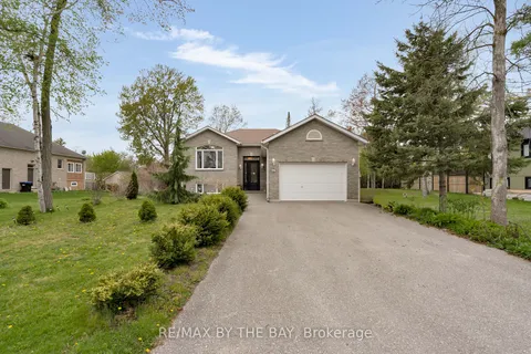 96 46th St, Wasaga Beach, ON L9Z 1Y7
